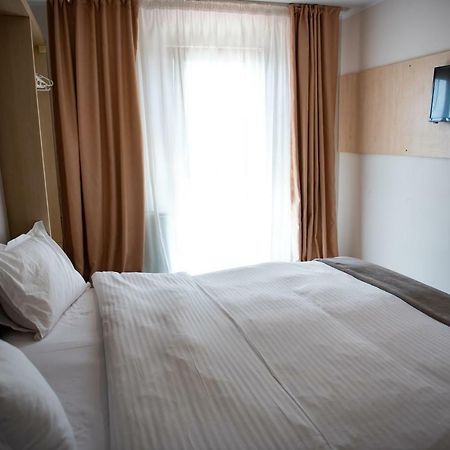 Hotel Nova Buzău Buitenkant foto