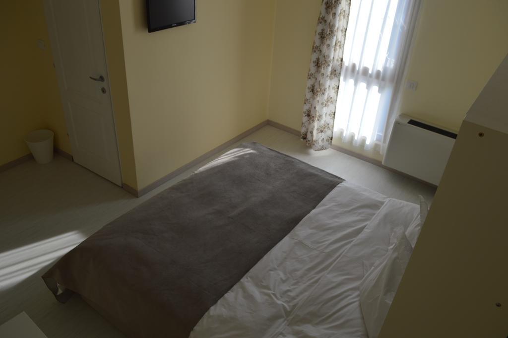 Hotel Nova Buzău Buitenkant foto