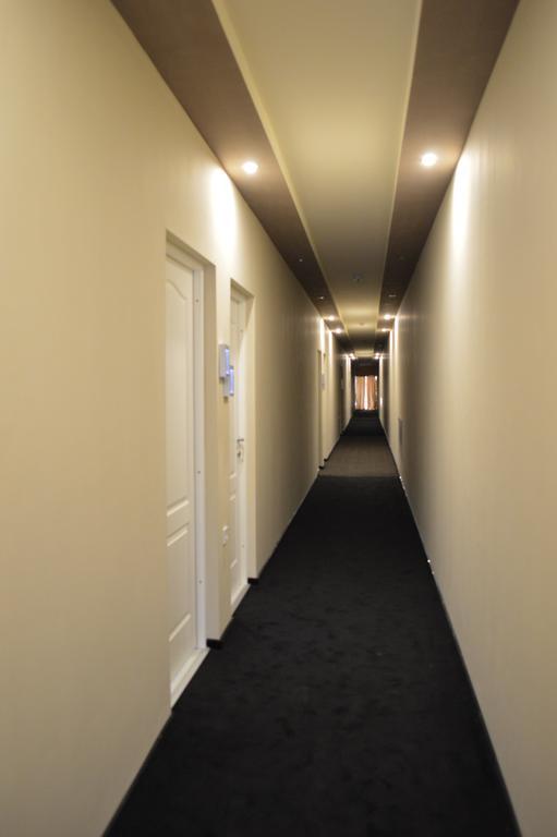 Hotel Nova Buzău Buitenkant foto