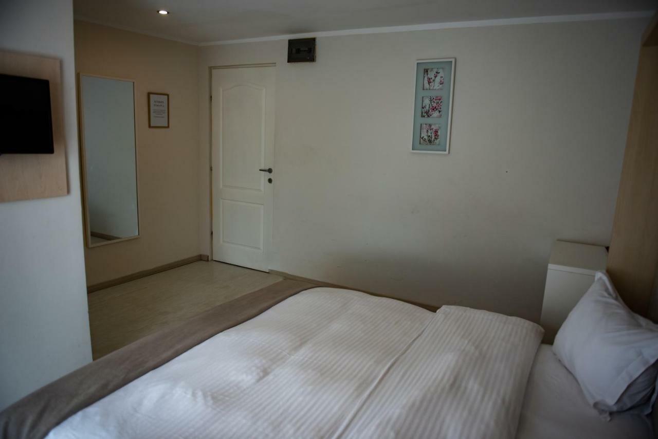 Hotel Nova Buzău Buitenkant foto