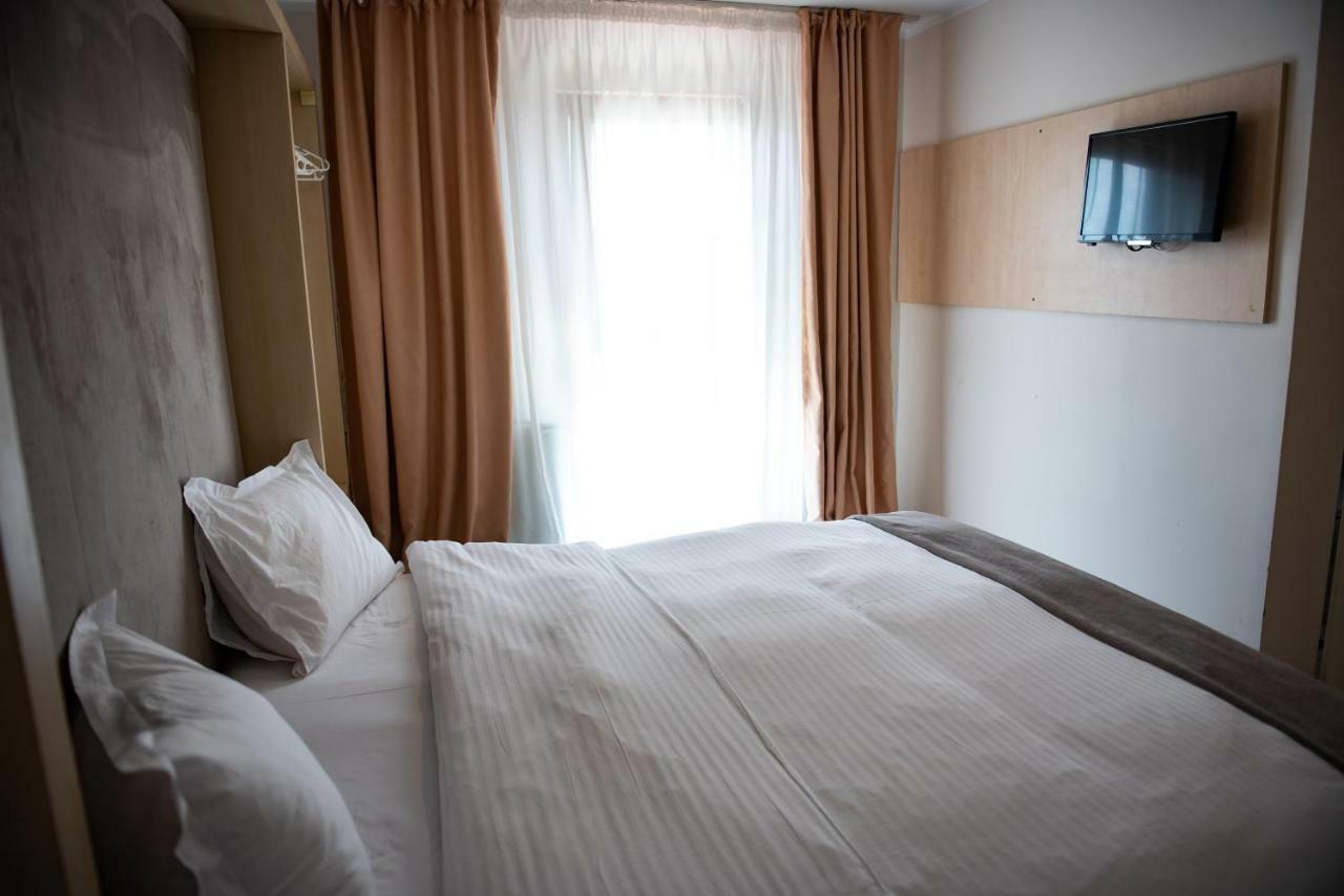 Hotel Nova Buzău Buitenkant foto